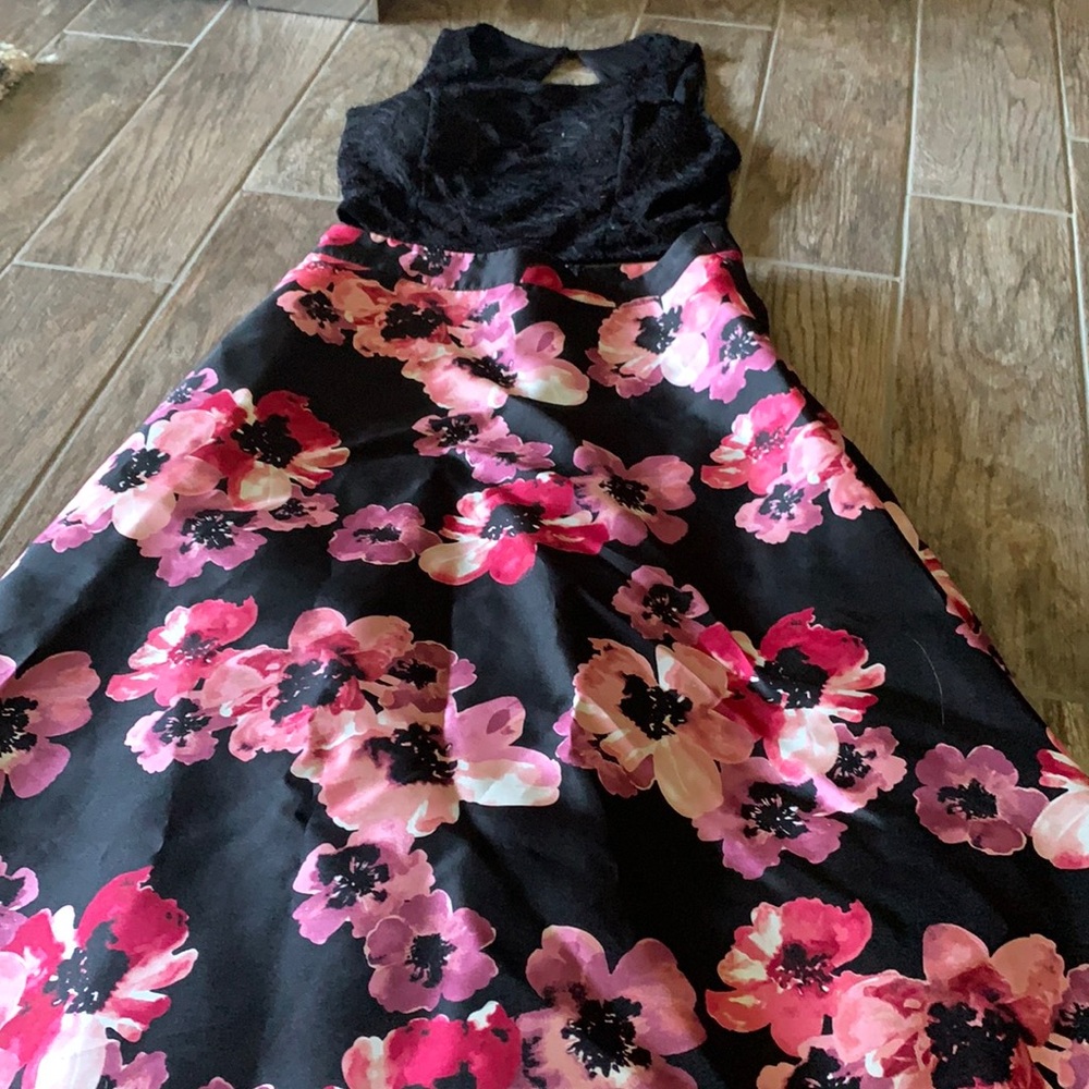 Two piece scoop neck dress. Size L.